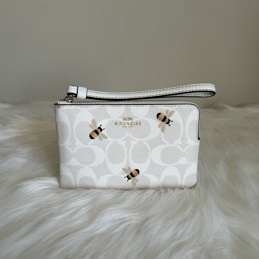 Coach Corner Zip Wristlet Chalk White Signature Canvas Bee Print Excellent